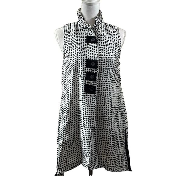 Carre Noir black/white top, artsy, modern, graphic, gallery style, monochrome - Picture 1 of 6